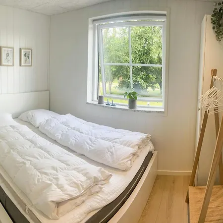 Σπίτι διακοπών Cozy Summer House Near And Town *
